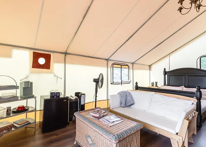 Settle Into A Cozy Old West Tent Escape Luxuszelt